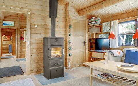 Gorjan - 300M from the Sea: Hout, Meubilair, Hardwood, Blokhut, Beits, Houten Vloer, Plank, Houtkachel, Woonkamer, Stoel