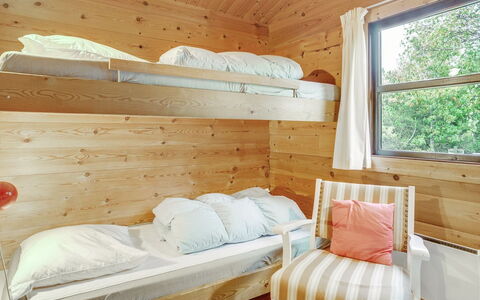 Gorjan - 300M from the Sea: Meubilair, Bed, Slaapkamer, Stapelbed, Interieur Ontwerp, Hout, Flooring, Verdieping, Plafond, Laken