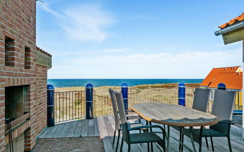 Solvej - 120M from the Sea: Dak, Huis, Huis, Verblijf, Siding, Landgoed, Oprit, Garden Gebouwen, Werf, Schuur