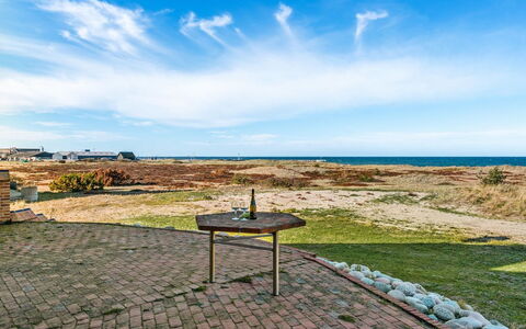 Solvej - 120M from the Sea: Dak, Huis, Huis, Verblijf, Siding, Landgoed, Oprit, Garden Gebouwen, Werf, Schuur