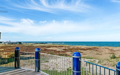 Solvej - 120M from the Sea: Dak, Huis, Huis, Verblijf, Siding, Landgoed, Oprit, Garden Gebouwen, Werf, Schuur