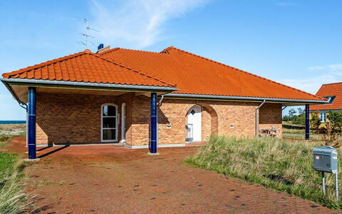 Solvej - 120M from the Sea: Dak, Huis, Huis, Verblijf, Siding, Landgoed, Oprit, Garden Gebouwen, Werf, Schuur
