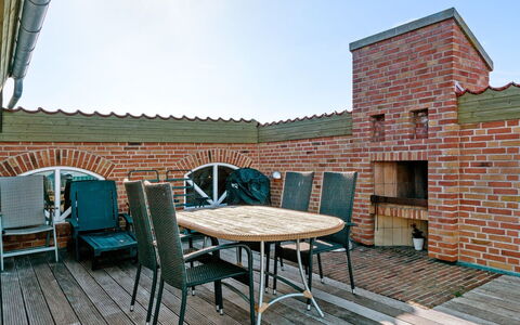 Solvej - 120M from the Sea: Dak, Huis, Huis, Verblijf, Siding, Landgoed, Oprit, Garden Gebouwen, Werf, Schuur