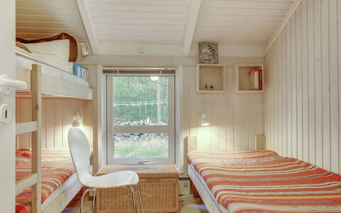 Helmtrud - 500M from the Sea: Interieur Ontwerp, Hout, Flooring, Verdieping, Meubilair, Plafond, Slaapkamer, Stapelbed, Bed, Kamer
