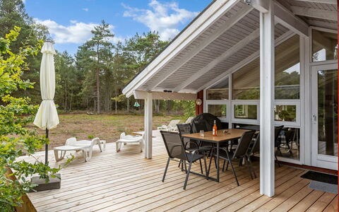 Helmtrud - 500M from the Sea: Hout, Veranda, Huis, Huis, Dak, Verblijf, Deur, Dek, Hardwood, Siding