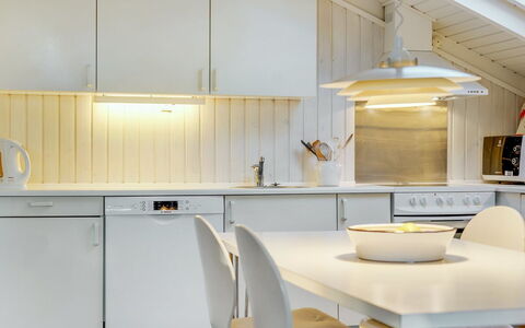 Helmtrud - 500M from the Sea: Interieur Ontwerp, Flooring, Keuken, Lichte Inrichting, Countertop, Plafond, Hout, Verdieping, Toestel Van De Keuken, Verlichting