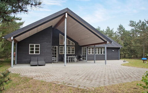 Beka - 500M from the Sea: Huis, Verblijf, Siding, Landgoed, Schaduw, Garden Gebouwen, Oprit, Boerderij, Schuur, Veranda