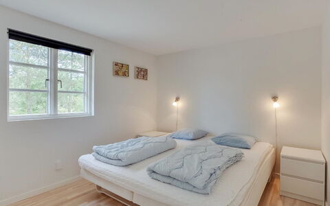 Beka - 500M from the Sea: Hout, Verdieping, Flooring, Interieur Ontwerp, Slaapkamer, Bed, Plafond, Huis, Kamer, Bedding