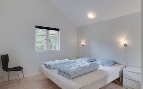 Beka - 500M from the Sea: Hout, Plafond, Interieur Ontwerp, Verdieping, Flooring, Slaapkamer, Bed, Huis, Kamer, Meubilair