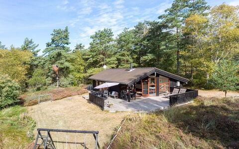 Bernarda - 400M from the Sea: Hout, Huis, Veranda, Dek, Hardwood, Dak, Beits, Houten Vloer, Eco Hotel