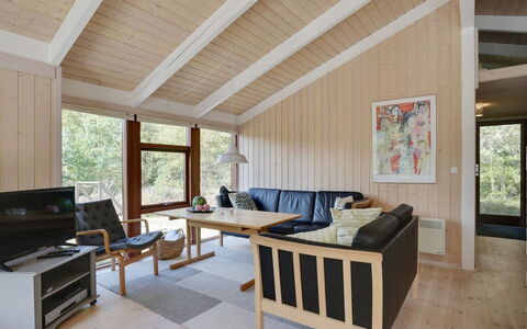 Bernarda - 400M from the Sea: Hout, Huis, Veranda, Dek, Hardwood, Dak, Beits, Houten Vloer, Eco Hotel