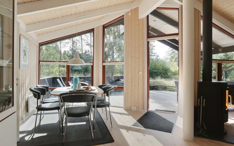 Bernarda - 400M from the Sea: Hout, Huis, Veranda, Dek, Hardwood, Dak, Beits, Houten Vloer, Eco Hotel