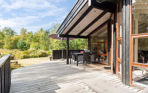 Bernarda - 400M from the Sea: Hout, Huis, Veranda, Dek, Hardwood, Dak, Beits, Houten Vloer, Eco Hotel