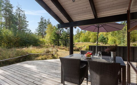 Bernarda - 400M from the Sea: Hout, Huis, Veranda, Dek, Hardwood, Dak, Beits, Houten Vloer, Eco Hotel