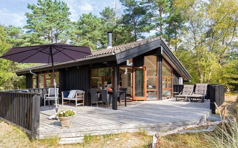 Bernarda - 400M from the Sea: Hout, Huis, Veranda, Dek, Hardwood, Dak, Beits, Houten Vloer, Eco Hotel