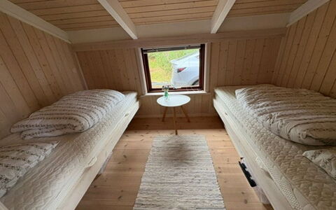 Bernarda - 400M from the Sea: Slaapkamer, Hout, Bed, Verdieping, Flooring, Interieur Ontwerp, Laken, Bedding, Meubilair, Bed Frame