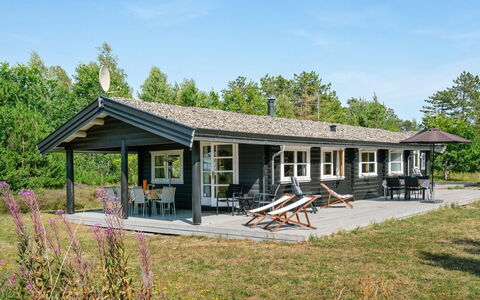 Wimar - 200M from the Sea: Hout, Huis, Veranda, Dek, Hardwood, Dak, Beits, Houten Vloer, Eco Hotel