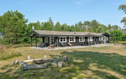 Wimar - 200M from the Sea: Hout, Huis, Veranda, Dek, Hardwood, Dak, Beits, Houten Vloer, Eco Hotel