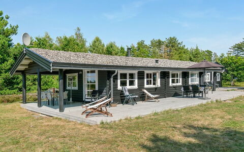 Wimar - 200M from the Sea: Hout, Huis, Veranda, Dek, Hardwood, Dak, Beits, Houten Vloer, Eco Hotel