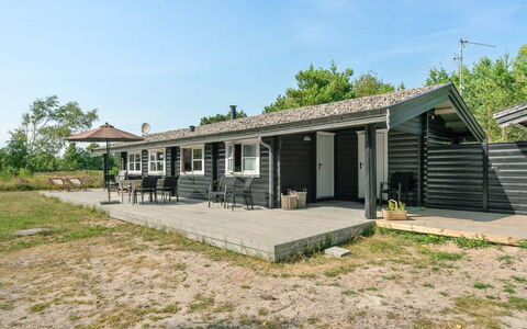 Wimar - 200M from the Sea: Hout, Huis, Veranda, Dek, Hardwood, Dak, Beits, Houten Vloer, Eco Hotel