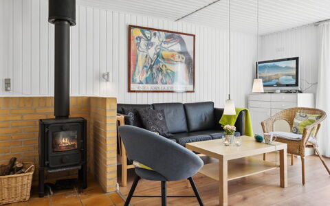 Apoline - 5Km from the Sea: Dak, Huis, Huis, Verblijf, Siding, Landgoed, Oprit, Garden Gebouwen, Werf, Schuur