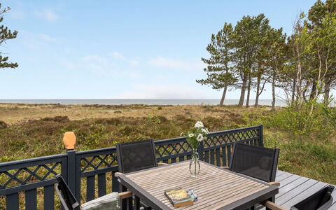 Djuna - 200M from the Sea: Meubilair, Stoel, Zee, Buitenmeubels, Buitentafel, Oceaan, Hardwood, Dek, Keuken En Eettafel, Schaduw