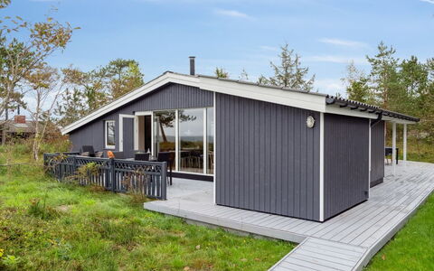 Djuna - 200M from the Sea: Verblijf, Huis, Veranda, Siding, Garden Gebouwen, Landgoed, Hardwood, Schuur, Plank, Dek