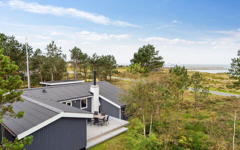 Djuna - 200M from the Sea: Dak, Huis, Huis, Verblijf, Landgoed, Siding, Boerderij, Veranda, Garden Gebouwen, Landscaping