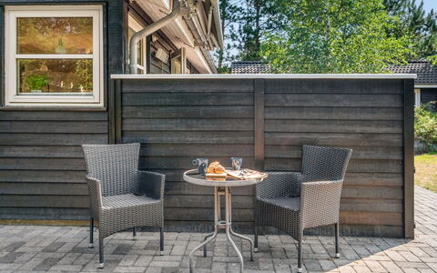 Filimena - 350M from the Sea: Hout, Huis, Veranda, Dek, Hardwood, Dak, Beits, Houten Vloer, Eco Hotel