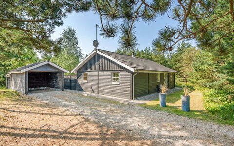 Filimena - 350M from the Sea: Hout, Huis, Veranda, Dek, Hardwood, Dak, Beits, Houten Vloer, Eco Hotel