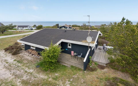Arun - 150M from the Sea: Zwembad, Buitenmeubels, Meubilair, Toevlucht, Flagstone, Eco Hotel, Schaduw, Stoel, Vrije Tijd, Landgoed