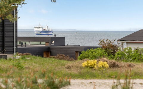 Arun - 150M from the Sea: Zwembad, Buitenmeubels, Meubilair, Toevlucht, Flagstone, Eco Hotel, Schaduw, Stoel, Vrije Tijd, Landgoed