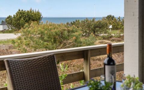 Arun - 150M from the Sea: Zwembad, Buitenmeubels, Meubilair, Toevlucht, Flagstone, Eco Hotel, Schaduw, Stoel, Vrije Tijd, Landgoed