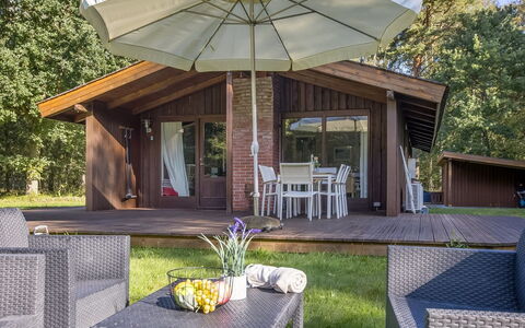 Thorger - 5Km from the Sea: Hout, Huis, Veranda, Dek, Hardwood, Dak, Beits, Houten Vloer, Eco Hotel