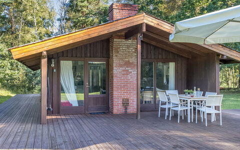 Thorger - 5Km from the Sea: Hout, Huis, Veranda, Dek, Hardwood, Dak, Beits, Houten Vloer, Eco Hotel