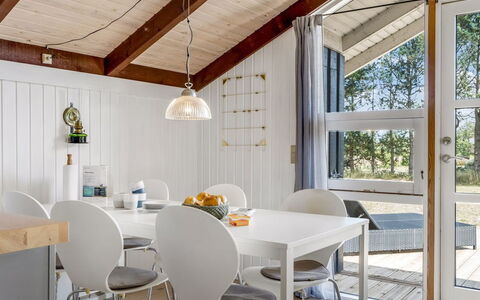 Eliana - 350M from the Sea: Meubilair, Interieur Ontwerp, Lichte Inrichting, Flooring, Hout, Plafond, Keuken En Eettafel, Stoel, Tafel, Eetkamer