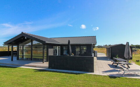 Ariadne - 900M from the Sea: Appartement, Schaduw, Balkon, Stoel, Hek, Buitenmeubels, Aluminium, Kunstgras