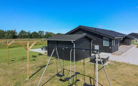 Ariadne - 900M from the Sea: Appartement, Schaduw, Balkon, Stoel, Hek, Buitenmeubels, Aluminium, Kunstgras