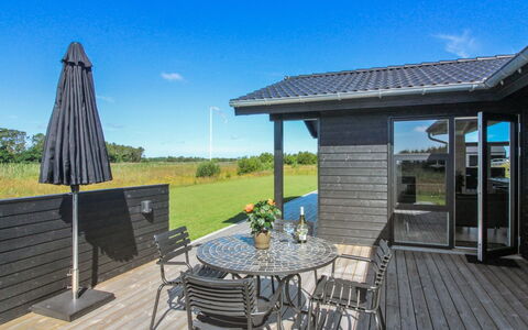 Ariadne - 900M from the Sea: Appartement, Schaduw, Balkon, Stoel, Hek, Buitenmeubels, Aluminium, Kunstgras