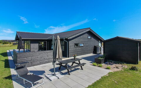 Ariadne - 900M from the Sea: Appartement, Schaduw, Balkon, Stoel, Hek, Buitenmeubels, Aluminium, Kunstgras