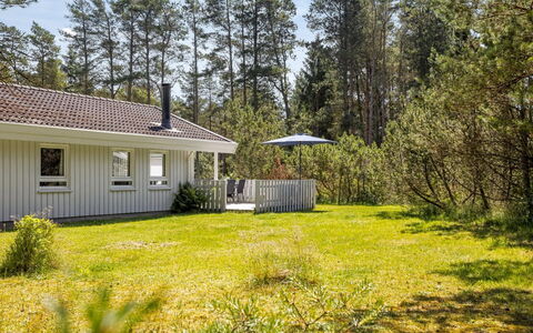 Imka - 900M from the Sea: Hout, Dak, Architectuur, Huis, Huis, Verblijf, Siding, Hardwood, Helling, Landgoed