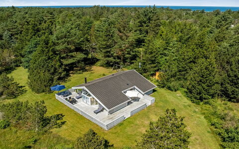 Imka - 900M from the Sea: Hout, Dak, Architectuur, Huis, Huis, Verblijf, Siding, Hardwood, Helling, Landgoed