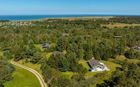 Imka - 900M from the Sea: Hout, Dak, Architectuur, Huis, Huis, Verblijf, Siding, Hardwood, Helling, Landgoed