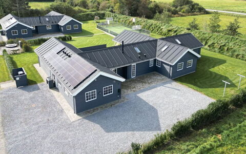 Damita - 350M from the Sea: Hout, Huis, Veranda, Dek, Hardwood, Dak, Beits, Houten Vloer, Eco Hotel