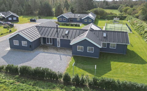 Damita - 350M from the Sea: Hout, Huis, Veranda, Dek, Hardwood, Dak, Beits, Houten Vloer, Eco Hotel
