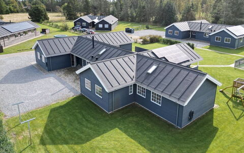 Damita - 350M from the Sea: Hout, Huis, Veranda, Dek, Hardwood, Dak, Beits, Houten Vloer, Eco Hotel