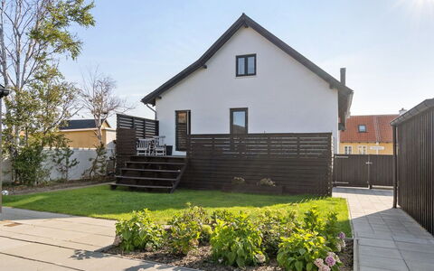 Evgenia - 950M from the Sea: Muur, Gebouw, Huis, Woongebied, Huis, Architectuur, Dak, Verblijf, Siding, Hek