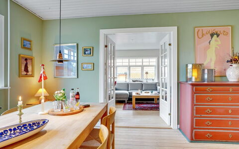 Evgenia - 950M from the Sea: Huis, Verblijf, Siding, Hardwood, Schaduw, Plank, Ontwerp, Landgoed, Veranda, Dek