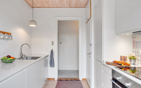Evgenia - 950M from the Sea: Huis, Verblijf, Siding, Hardwood, Schaduw, Plank, Ontwerp, Landgoed, Veranda, Dek