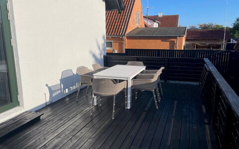 Evgenia - 950M from the Sea: Hout, Houten Vloer, Verdieping, Flooring, Dek, Hardwood, Samengesteld Materiaal, Plank, Beits, Balkon